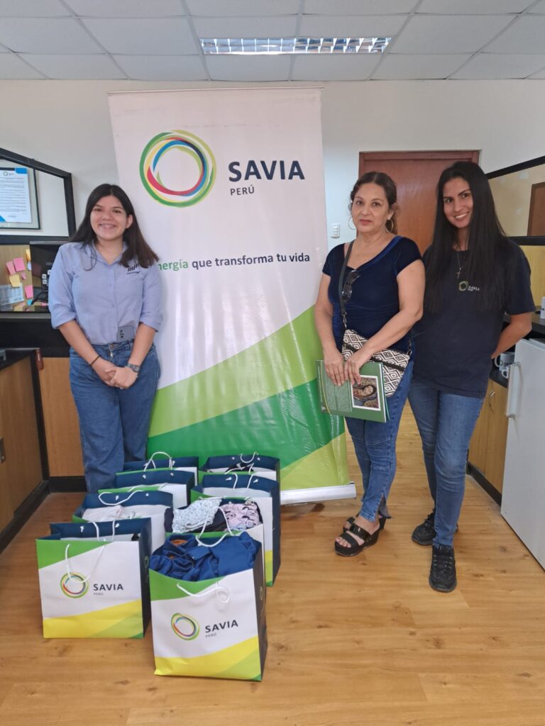 Trabajadores de Savia hicieron entrega de ropa para personas afectadas por las lluvias