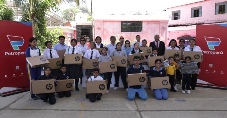 Petroperú premia con computadoras a colegios de Talara